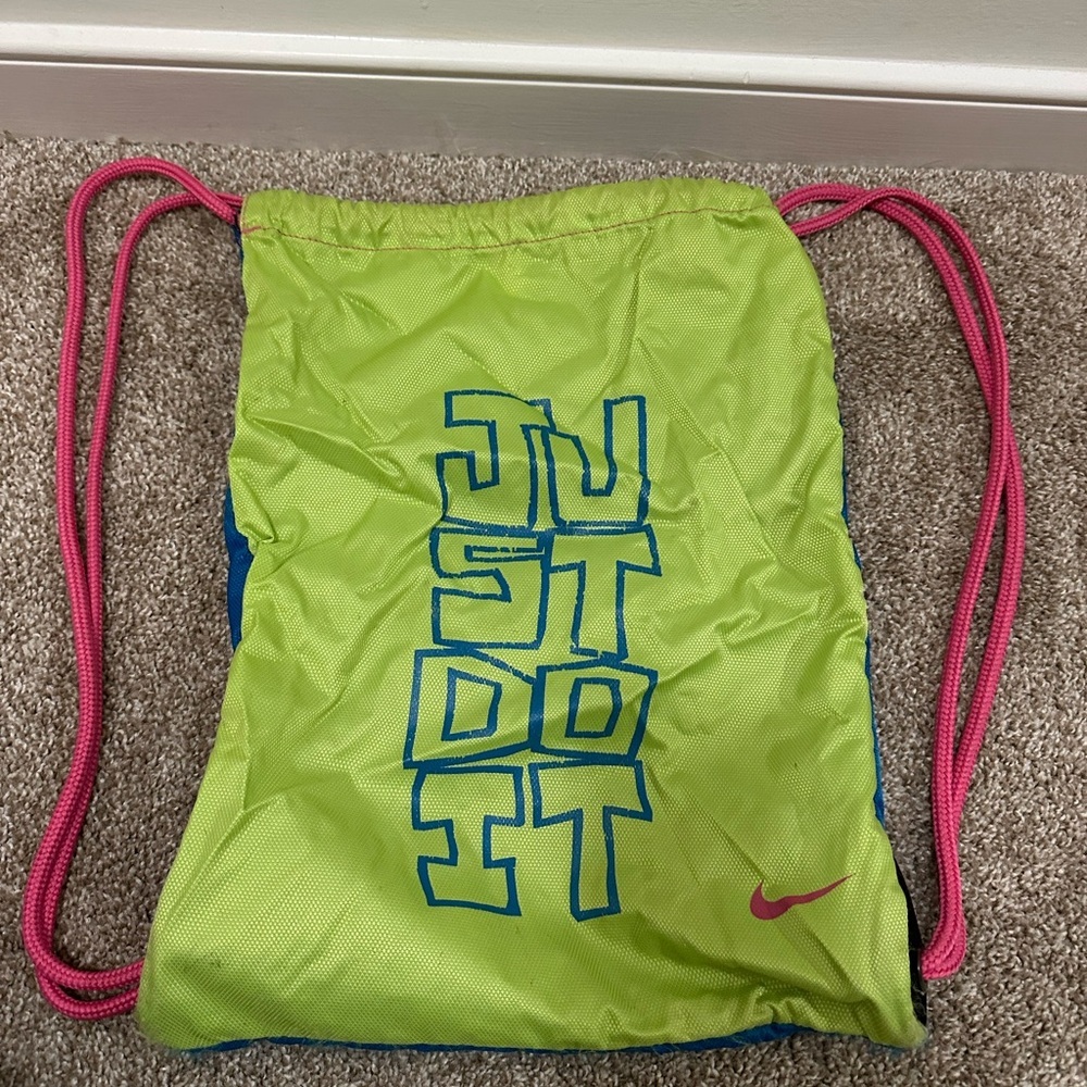 Nike Drawstring Bag - Picture 2 of 7